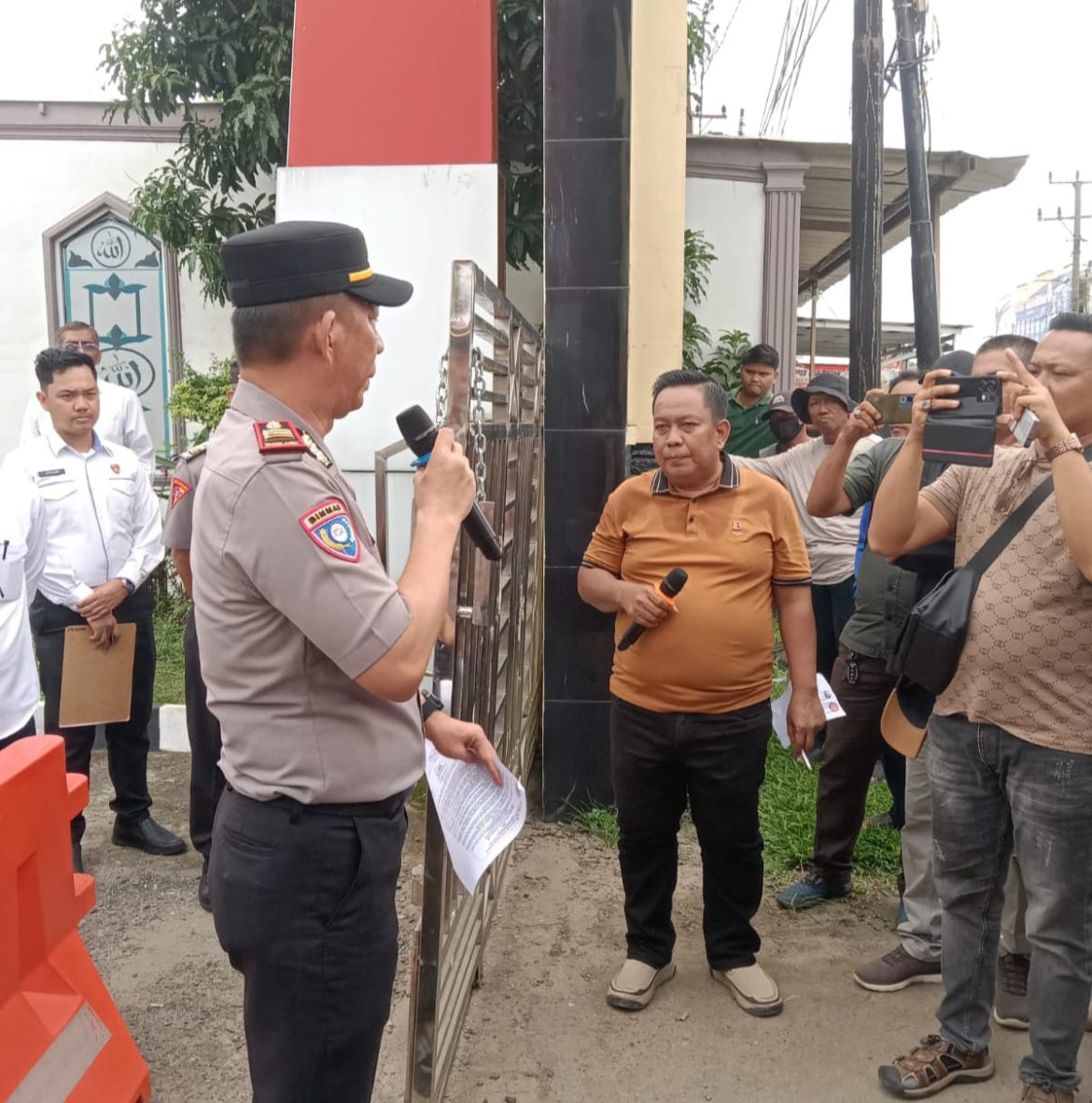 Ratusan Massa Aksi Geruduk Polres Muba, Minta Kapolres Tuntaskan Puluhan PR Kasus Minyak Ilegal