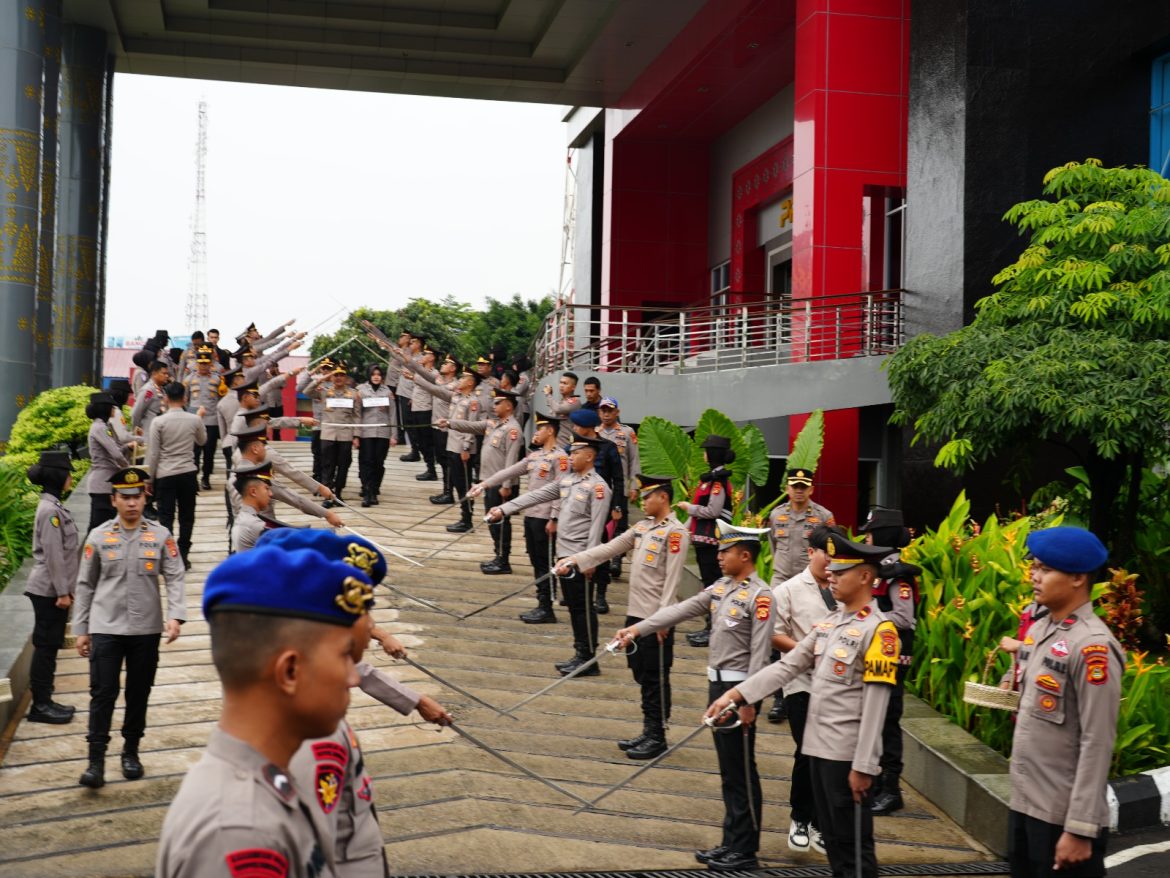 Polda Sumsel Gelar Gladi Bersih Upacara Farewell Parade dalam Rangka Sertijab Kapolda Sumsel