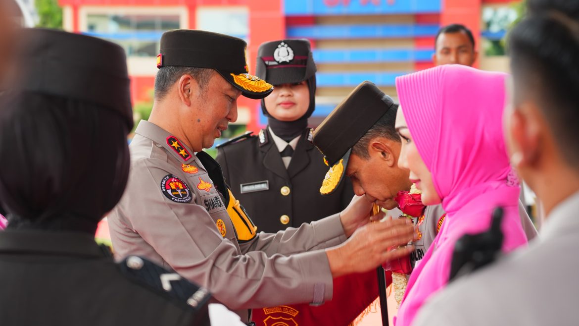 Kapolda Sumsel Pimpin Langsung Pelepasan Irjen Pol Andi Rian R Djajadi dalam Tradisi Penuh Makna